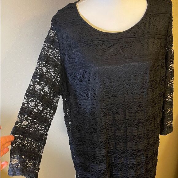 Elegant Black Lace Dress - Picture 4 of 4